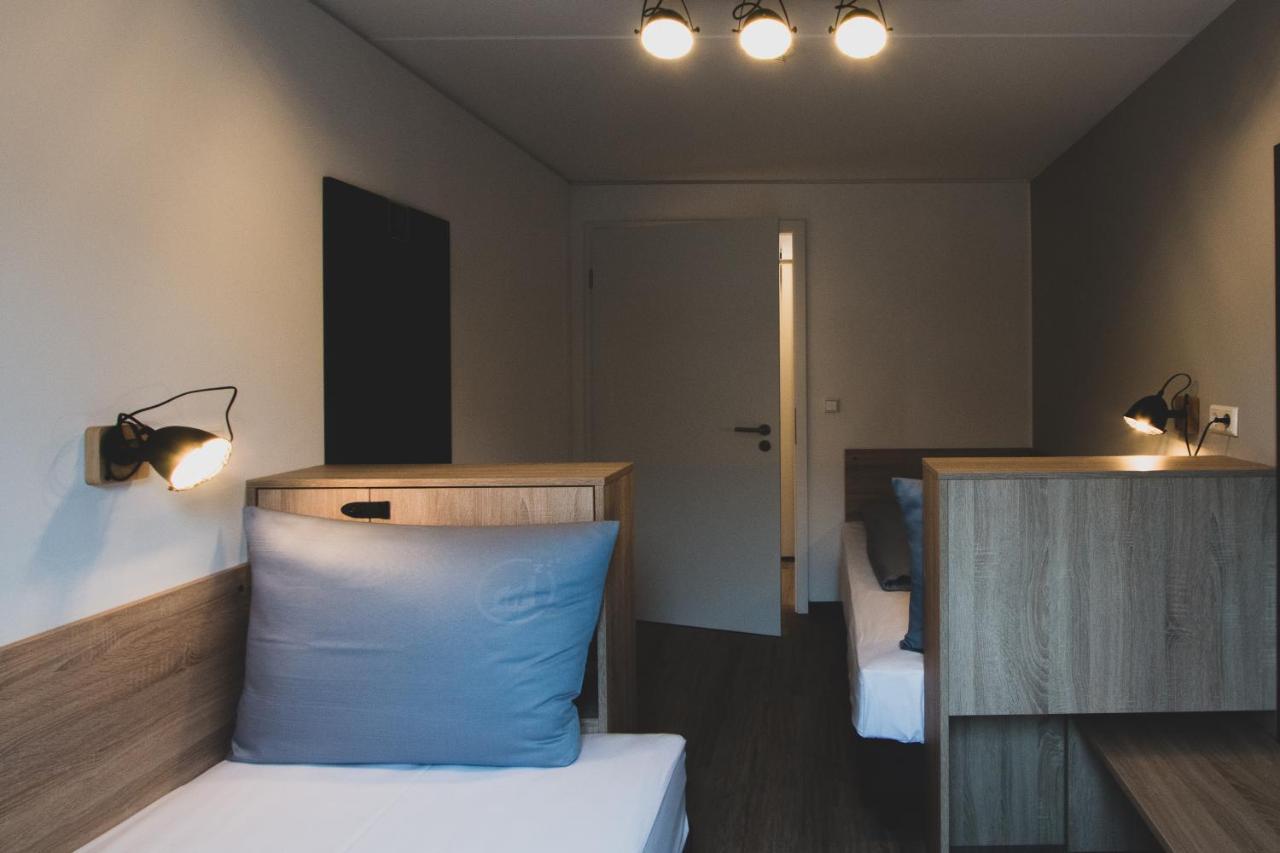 Korntal-Münchingen Das Schlafwerk Stuttgart-Nord Volldigitales Hotel-Self-Check In - Keine Rezeption-Lowbudget-Cashless المظهر الخارجي الصورة