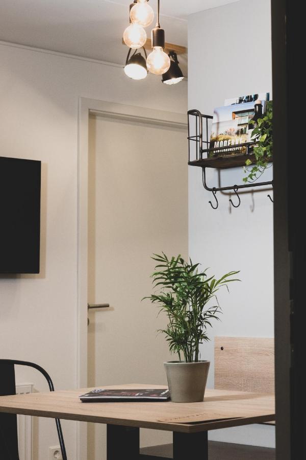 Korntal-Münchingen Das Schlafwerk Stuttgart-Nord Volldigitales Hotel-Self-Check In - Keine Rezeption-Lowbudget-Cashless المظهر الخارجي الصورة